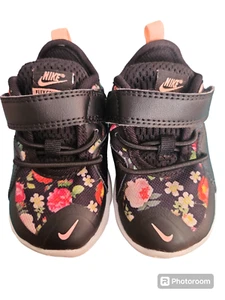 Nike Flex Contact 3 sehr guter Zustand Kleinkind Größe 4C AT4113 001 schwarz/pink geblümt - Bild 1 von 3