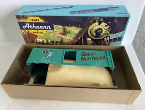 ATHEARN HO Scale GREAT NORTHERN 40 FT BOXCAR 1/87 G.N.GREEN KIT G.N. COUPLERS - Picture 1 of 6