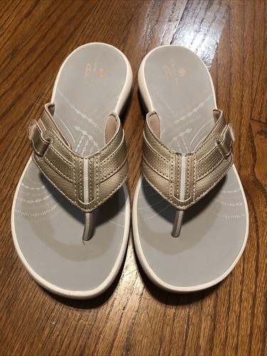 Sandali CLARKS CLOUDSTEPPERS ORO ROSA INFRADITO TAGLIA 8M GANCIO E ANELLO~ NUOVI COME NUOVO