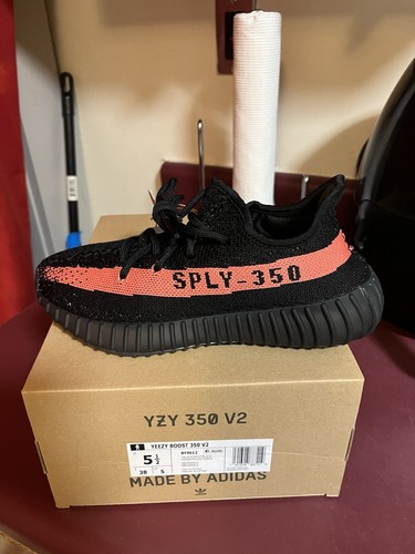 Taglia 5.5 Adidas Yeezy Boost 350 V2 bassa striscia rossa