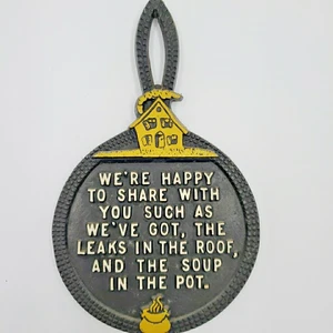Vtg Cast Wall Hanging Trivet Kitchen Kitsch HAPPY TO SHARE Whimsical Farmhouse - Picture 1 of 11