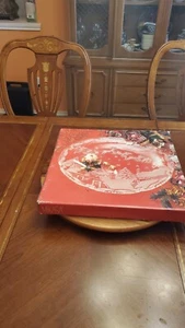 Bandeja redonda de azafata de Navidad Mikasa Coro de Papá Noel 15,5" Vidrio Alemania - Imagen 1 de 7