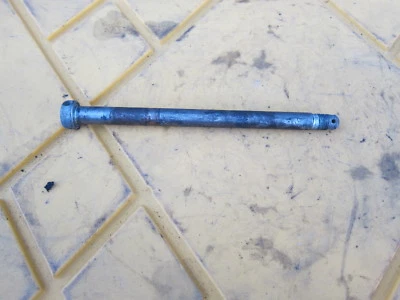 Yamaha XT250 1982 OEM eje trasero llanta trasera eje perno pivote Foto 1 de 4