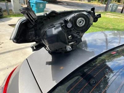 Conjunto de faros-regular TYC 20-9494-00 se adapta a 14-16 Toyota Corolla lado del conductor Foto 1 de 2