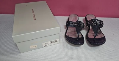 Sandálias tanga Marc Fisher Amina 2 feminina textura azul média tamanho 10M - Imagem 1 de 4