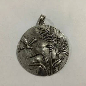 Pendant Featuring A Dragonfly And Plants. Metal. 6cm Diameter. - Picture 1 of 6