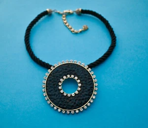 New HEIDI DAUS Hammered Disc BLACK Enamel Crystal Twisted Cord Necklace - Picture 1 of 7