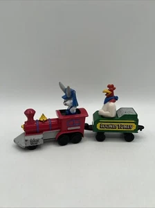 Vintage Ertl Looney Tunes Bugs Bunny & Friends Lokomotive Zug Waggons Käfer & Nebelhorn - Bild 1 von 24