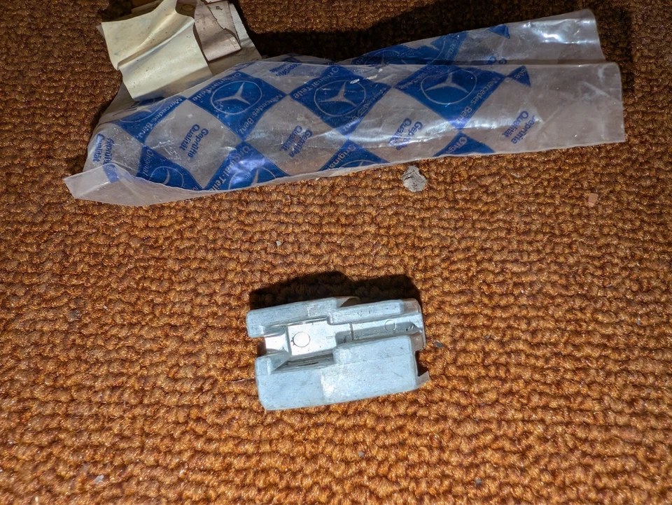 Guía ventana delantera izquierda mercedes original 230sl 250sl 280sl w113 1137250932 Foto 1 de 4