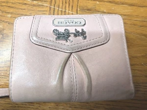 Vintage Coach Leder blassrosa (schmutzig) faltbare Druckknopf Geldbörse beige Reißverschluss innen - Bild 1 von 8