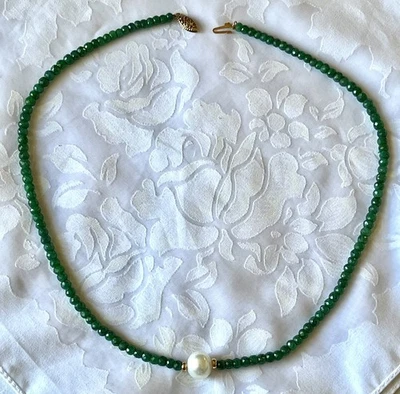 GREEN EMERALD NECKLACE GENUINE PEARL 14k GOLD BEAD ACCENT CENTER 14k GOLD CLASP - Image 1 of 4