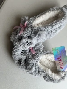 NWT Cute Gripper Sole Slippers Size 10-4 Kids By dELiA*s - Picture 1 of 8