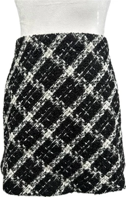 Minifalda de tweed forrada a cuadros negra blanca gris volantes línea A talla pequeña usada en excelente estado de ZARA Foto 1 de 4