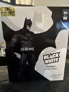 Batman by Jorge Jimenez Statue Collector's Club Autograph Series Limited 100 - Picture 1 of 6