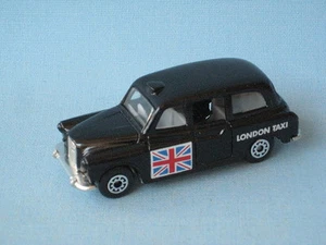 Matchbox FX4R London Taxi Black Body with Flag Tourist Holiday Spielzeug Modellauto - Bild 1 von 1