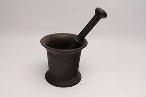 Mortero antiguo con hierro pistilo vintage mortero con mortero mortero mortero  - Imagen 1 de 10