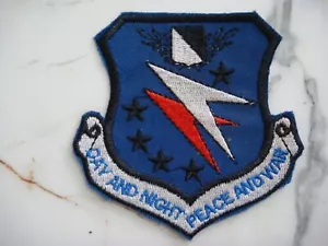 USAF 14th AIR COMMANDO WING DAY AND NIGHT & PEACE AND WAR, VIETNAM WAR PATCH - Imagen 1 de 3