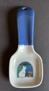 Vintage Otagiri Cucchiaio Riposo Gatto Gattino in Finestra Fiori Blu Bianco Ceramica Giappone - Foto 1 di 6