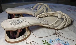 Scarpe Vince Camuto Kaden 7M beige ecopelle con tacco a blocco metallizzato NUOVE! - Foto 1 di 8