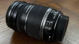 Canon EF-S 18-200mm f/3.5-5.6 IS Standard Zoom Lens for Canon DSLR Cameras - Picture 1 of 12