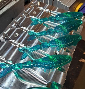 Engulf Baits 4" rimorchio Hammer Shad Chatterbait - colore Jet Streak confezione da 8 - Foto 1 di 1