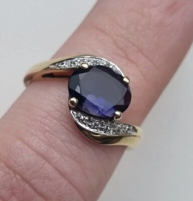 Anillo de oro amarillo de 9 quilates con detalles de diamantes y iolita con sello 2,6 g O 1/2 Foto 1 de 4