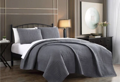 🍇 Addison Home, 3 Piece Textured Quilt Set, Full/queen New  - Image 1 of 3