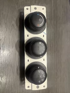 Hummer H3 AC Controls - Picture 1 of 2