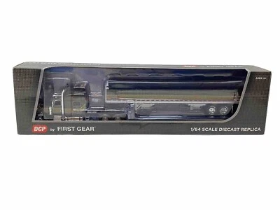 DCP BY FIRST GEAR Peterbilt 389 70 英寸中屋顶卧铺,50' 三轴谷物拖车 — 第 1/4 张图片