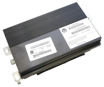 Jeep Cherokee KL 4x4 68200272AA 05091999AA Amplificatore impianto audio - Immagine 1 di 4