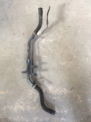 Nissan Pathfinder 2006 cuello de gasolina inferior llenado de combustible Foto 1 de 4