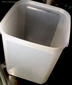 TUPPERWARE NEW VINTAGE MODULAR MATES 23 CP SQUARE CONTAINER #1622 ONLY - NO SEAL - Picture 1 of 4