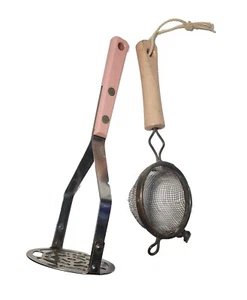 2 Vintage Rosa Holzgriff Küchenutensilien Stampfer Sieb Haushalt USA Edelstahl - Bild 1 von 19