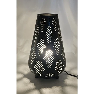 Lámpara de mesa Pottery Barn de metal marroquí 13,5" T Foto 1 de 4