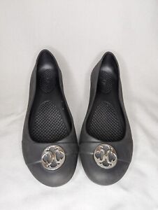 Crocs Women’s Gray Round Toe Slip On Flats With Silver Gianna Disc Size 8