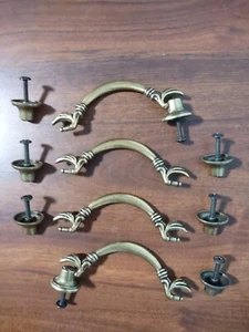 4 Vintage Antique Brass Drawer Furniture Pulls Drop Handle Center 5" - Foto 1 di 4