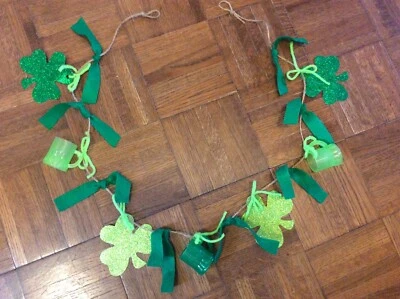 "Guirnalda del Día de San Patricio 48"" tréboles verdes y vasos de chupito hechos a mano decoración de fiesta" Foto 1 de 4