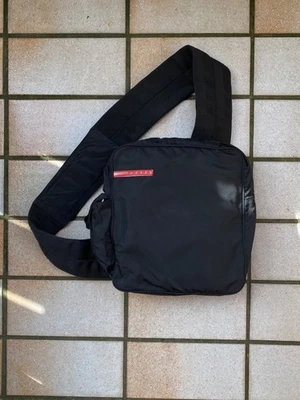 Bolso bandolera vintage de nailon Prada Sport 1999 Linea Rossa Foto 1 de 4