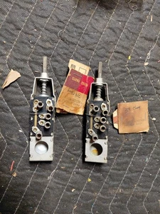 Interruptor de faros 2 NOS para modelos Chrysler 1939 Mopar #694069 NOS - Imagen 1 de 2