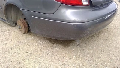 (LOCAL PICKUP ONLY) Rear Bumper Sedan Fits 00-03 TAURUS 268224 Foto 1 de 3