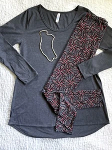 Lularoe Outfit Lynnae Top Medium Charcoal Gray & OS Black Red Paisley Leggings - Picture 1 of 4