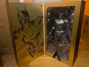 Hot Toys 1/6 scale Arkham Batman Beyond Figure - Black and Gold Version - VGM64 - Picture 1 of 8