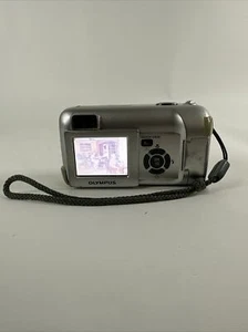 Olympus CAMEDIA D-560 Zoom 3.2MP Digital Camera - Silver 16MB Card - Tested - Picture 1 of 8
