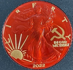 2022 1 oz .999 sliver American Silver Eagle dipingere rosso Russia falce e martello! - Foto 1 di 4