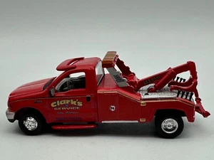 Johnny Lightning Classic Gold 1999 Ford F-450 Wrecker Tow Truck, 1:64, Excellent - Picture 1 of 11