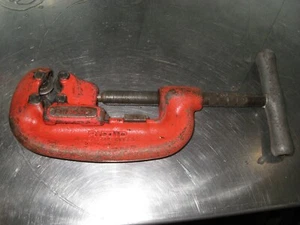 RIDGID PIPE CUTTER Model 42A Heavy Duty 4 Wheels 3/4 INCH TO 2 INCHES .99 - Picture 1 of 5