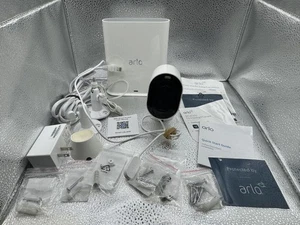 Arlo Pro 4 Wireless Spotlight Kamera + VMB4540 SmartHub Basishalterungen Kabel weiß - Bild 1 von 12