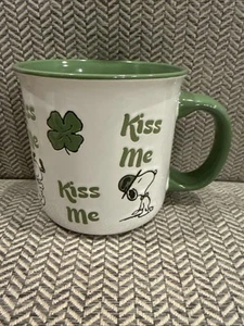 Peanuts Snoopy St Patrick's Day Kaffeebecher Neu Clover Kiss Me GIBSON - Bild 1 von 3