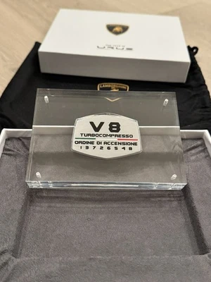 Оригинальная табличка владельца Lamborghini Urus табличка «Один год Urus», новая в коробке - Изображение 1 из 4