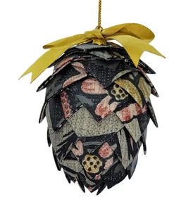 HECHO A MANO Piñas Rústicas Adorno de Navidad William Morris Diseño de Papel (Juego/2) - Imagen 1 de 5